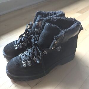 Wmns UO Black Bootie Size 9 US